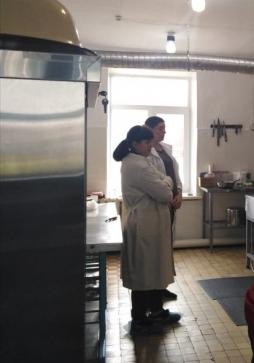 14 декабря 2023 года школьную столовую посетили члены комиссии по осуществлению контроля организации горячего питания в МКОУ Карасевская СОШ.